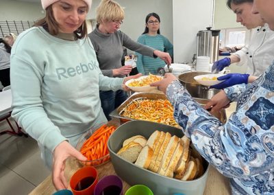 Aid-for-Ukrainian-refugees-in-Moldova_mothers_wortundtat_emergency-aid_Gloria_Republic-of-Moldova