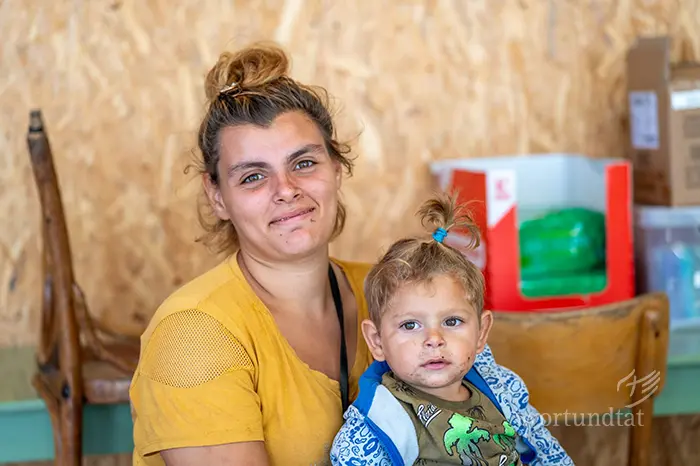 DEICHMANN-Stiftung | Petalouda Griechenland – Angebote für Familien – glückliche Mutter mit Kind 