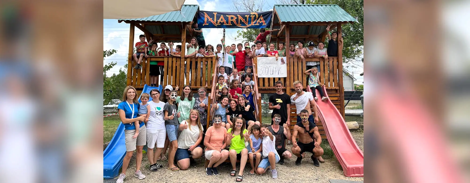 Wortundtat in der Republik Moldau – Kindertagesstätte Narnia Kinder mit Mitarbeiterteam