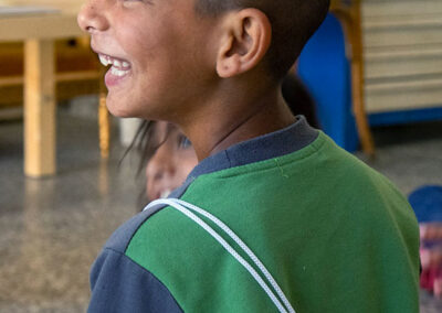 Ca. 6-Jähriger Junge mit strahlendem Gesicht