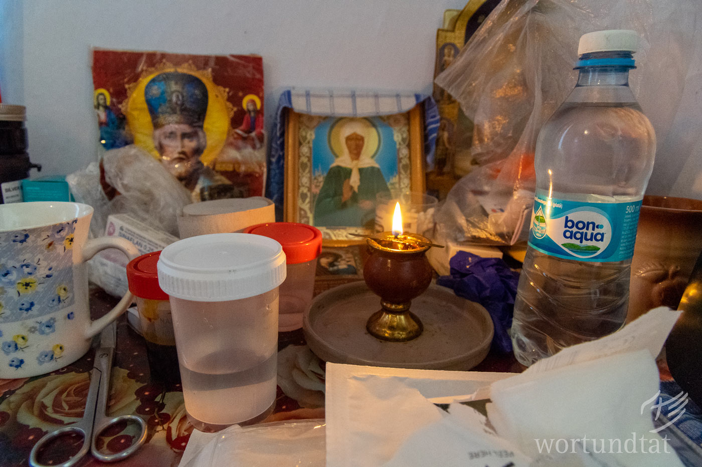 Not all people dying in the Republic of Moldova have someone to care for them in their final weeks and months of life. Candle, pictures of saints, medical paraphernalia, bottle of water